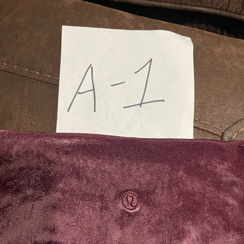 Lululemon wunder lounge velvet leggings size 4 - Picture 6 of 6